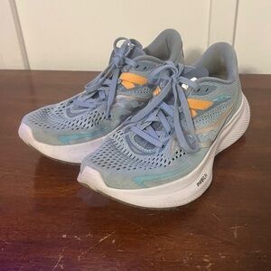 Saucony Ride 15 running shoes in a light blue and orange size 7.5